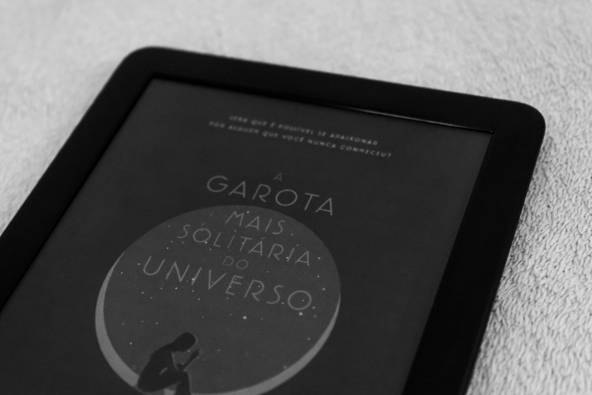 a garota mais solitária do universo