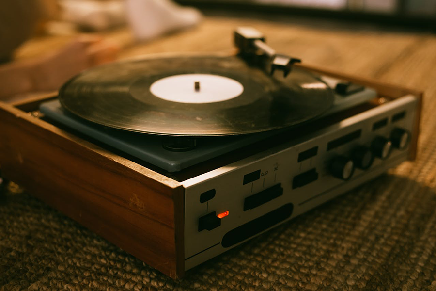 Disco de vinil representando a música nos anos 70.